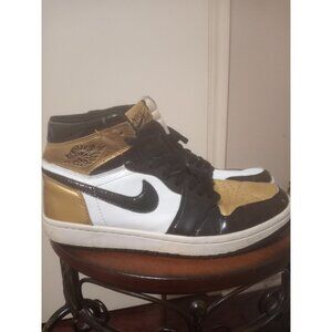 AIR JORDAN 1 RETRO HIGH OG USED SIZE 11 GOLD TOP 3 BLACK WHITE GOLD 861428 001